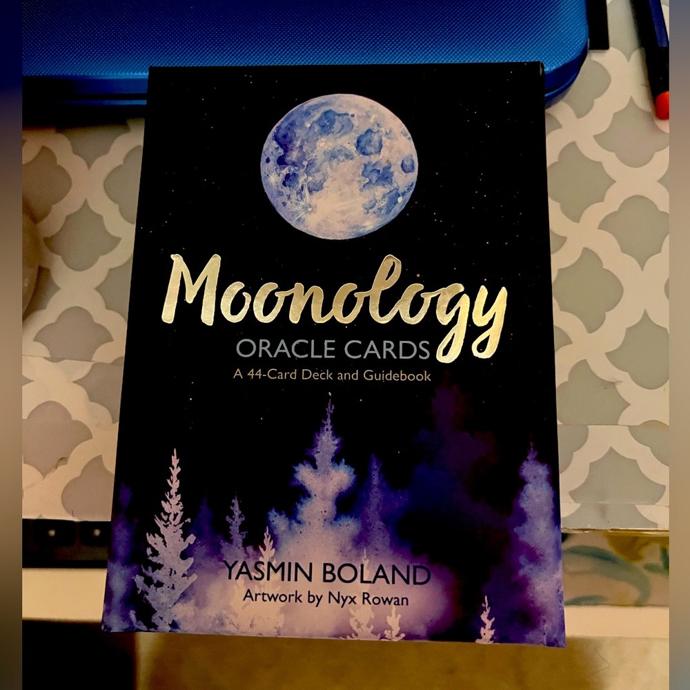 MOONOLOGY ORACLE CARDS